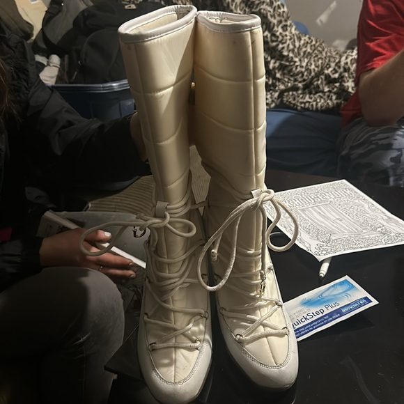 New without tags pair of guess boot. - Picture 4 of 4